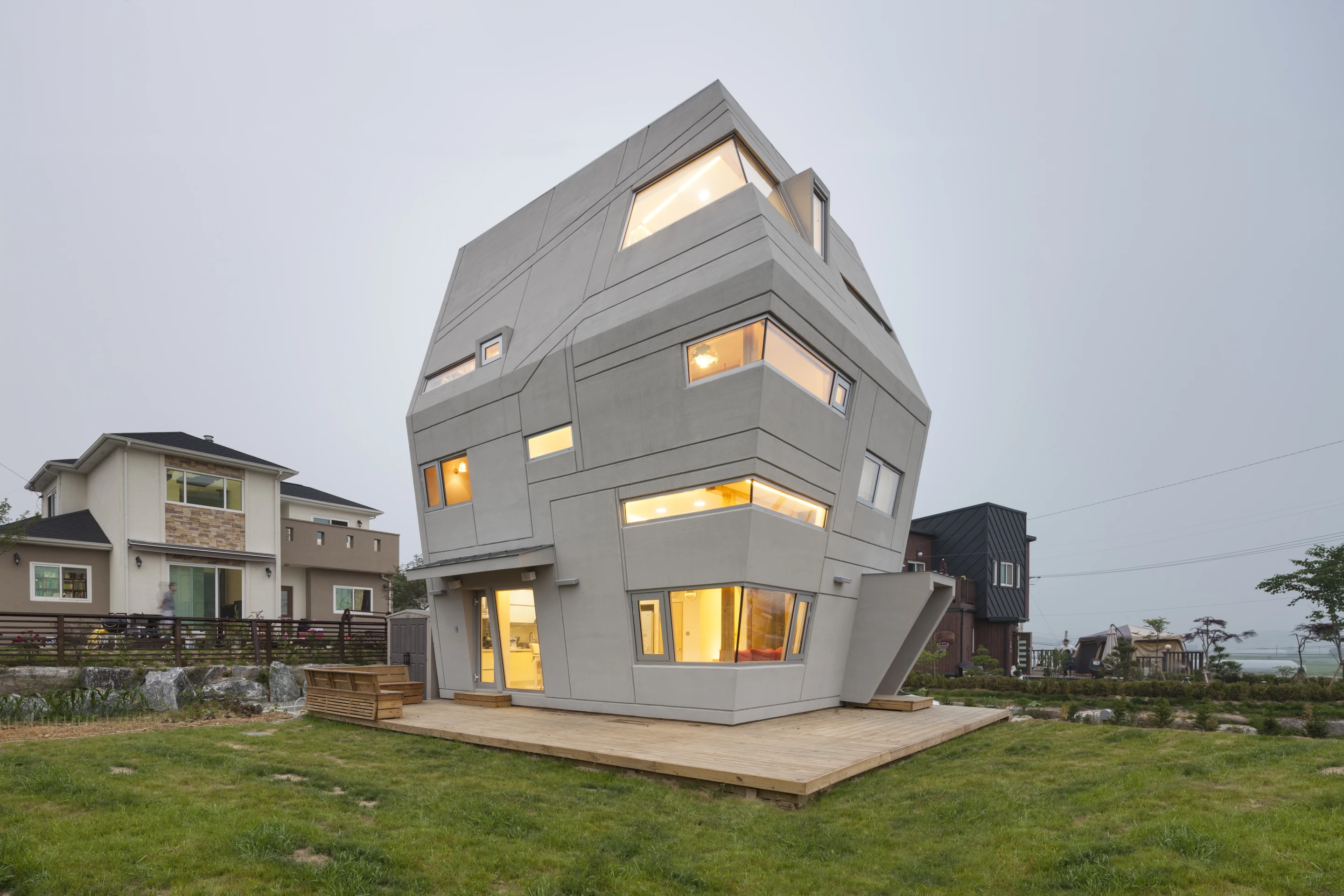 HOUSE on the Landscape C3 HOUSE 9 英語　韓国語 Star Wars-inspired house uses the force